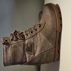 Sorel Women's Gray/Tan Wedge Boots